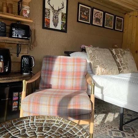 Pear Tree Hut At Carr House Farm *