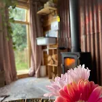 Pear Tree Hut At Carr House Farm *