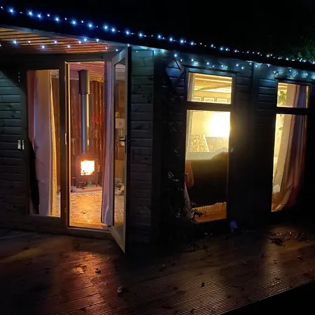 Pear Tree Hut At Carr House Farm *