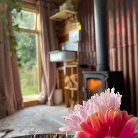 Pear Tree Hut At Carr House Farm *