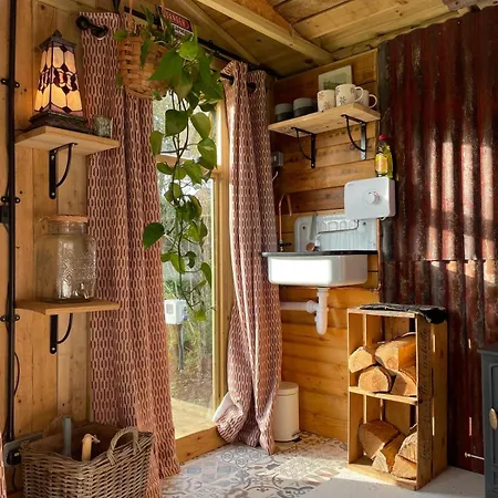 Pear Tree Hut At Carr House Farm