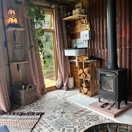 Pear Tree Hut At Carr House Farm Kamp alanı