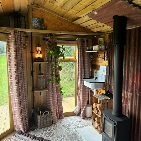 Pear Tree Hut At Carr House Farm *