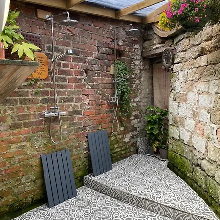 Pear Tree Hut At Carr House Farm * Scarborough