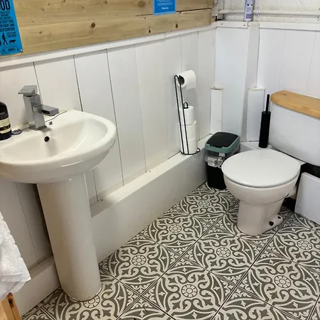 Pear Tree Hut At Carr House Farm Kemping