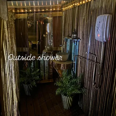 Kemping Pear Tree Hut At Carr House Farm