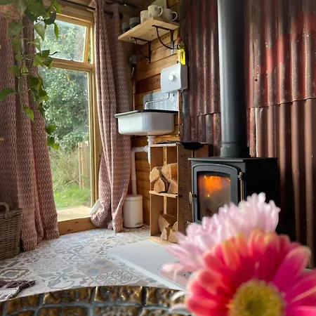 Pear Tree Hut At Carr House Farm אתר קמפינג *