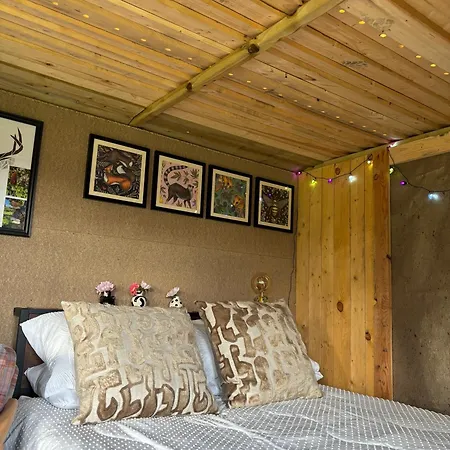 Kemping Pear Tree Hut At Carr House Farm *