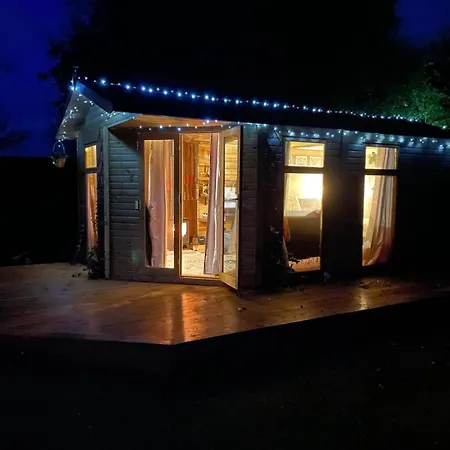 Pear Tree Hut At Carr House Farm * סקארבורו